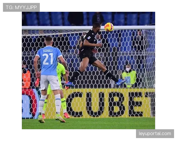 实时:乌迪内斯变阵,五分钟内连续从右路发起七次传中冲击 实时:乌迪内斯变阵,五分钟内连续从右路发起七次传中冲击